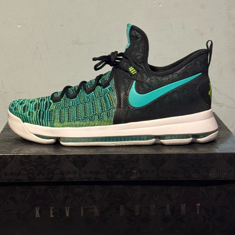 KD 9 “bird of paradise” worn one time in very good condition